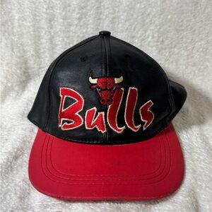 Vintage Chicago Bulls Leather Drew Pearson Snapback Hat Cap NBA Red and Black‎